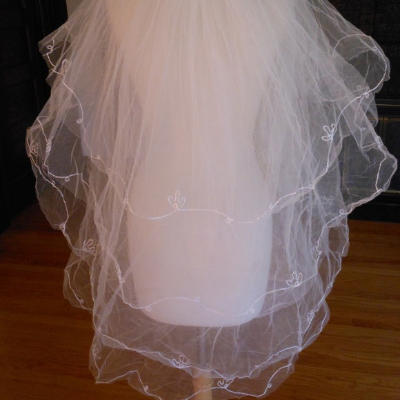 Four Tier Fingertip Bridal Veil with Lace
